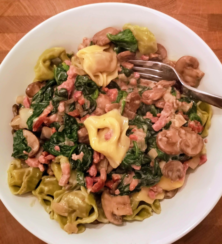 Tortellini met spinazie, champignons en spekjes – Kijkje in mijn Keuken